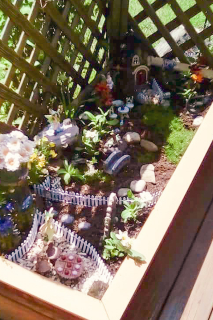 Stunning Planter Box Fairy Garden - diy Thought