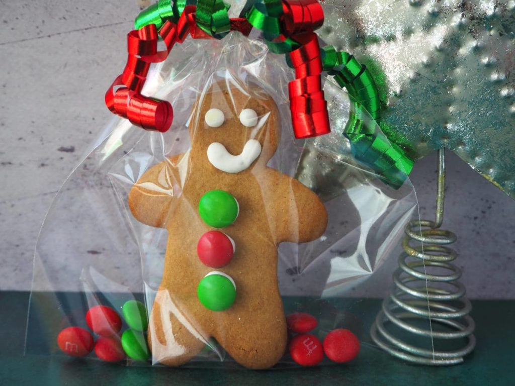 gingerbread men. 30+ Ultimate DIY Christmas Teacher Gifts